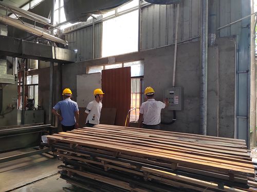 緊繃 責任弦 守好 安全關 廣西偉新木業(yè)投資集團開展廠區(qū)年中安全生產檢查